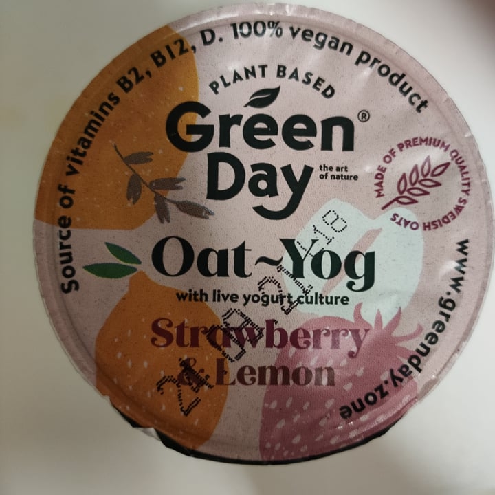 review photo of Greenday Oat Yog Strawberry & Lemon shared by @galchanskaia on 05 Sep 2021 - review