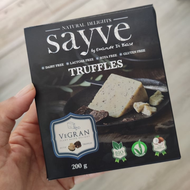 photo of Sayve parmigiano shared by @qualquerdiavirovegan on  12 Jun 2020 - review