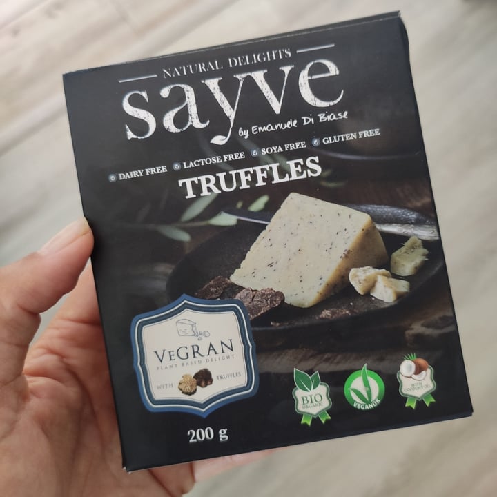 review photo of Sayve parmigiano shared by @qualquerdiavirovegan on 12 Jun 2020 - review