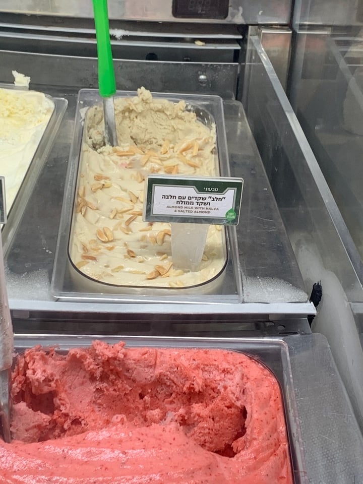 review photo of Raw Bowl גלידת חלב שקדים עם חלבה ושקד ממולח shared by @adar on 20 Jan 2020 - review