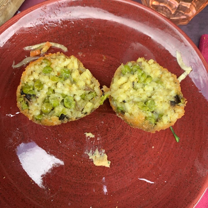 photo of Rifugio Romano Arancino con funghi e piselli shared by @giuliacala on  03 Apr 2022 - review