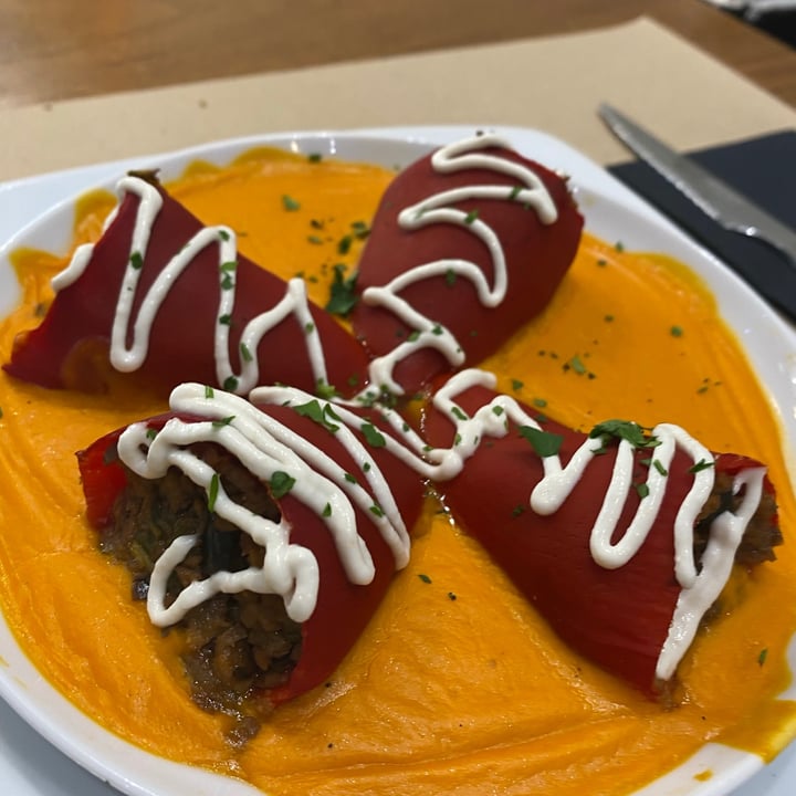 photo of Black Salad Pimientos del Piquillo shared by @laveganorte on  20 Feb 2021 - review