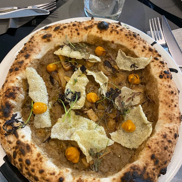 photo of Seu Pizza Illuminati Assoluto di funghi shared by @ceciliacalvani on  23 Mar 2022 - review