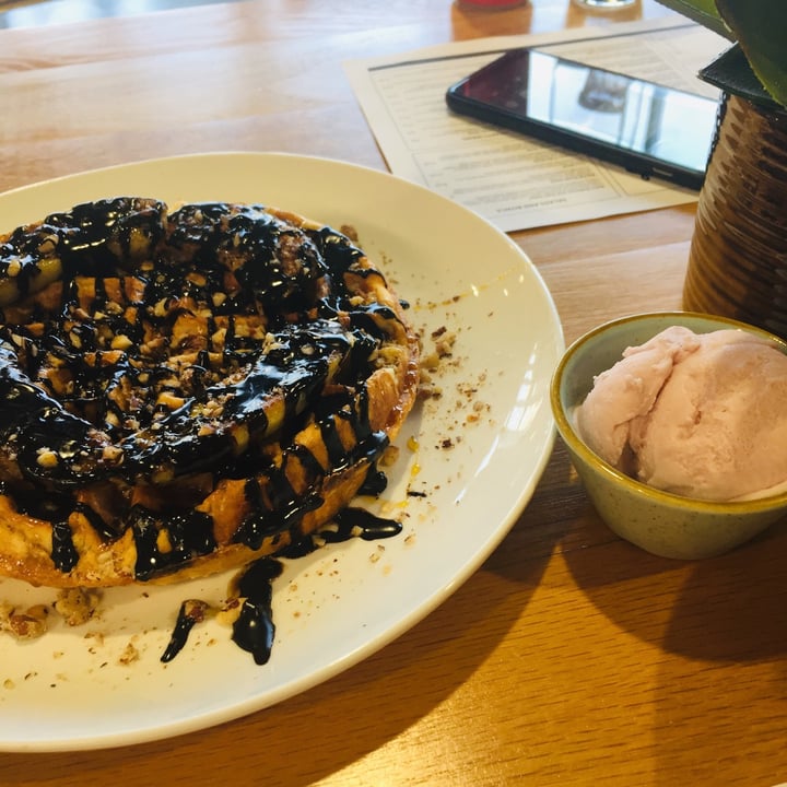 review photo of Kaylee's Eatery Choc nut banana waffle shared by @jabseatsvegan on 05 Aug 2021 - review