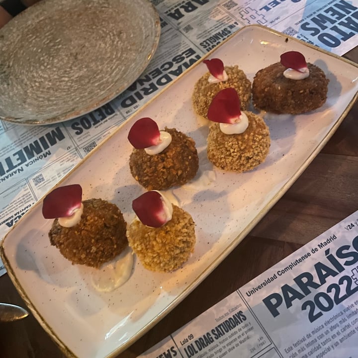 photo of Distrito Vegano Croquetas shared by @laureguilbaud on  11 Jun 2022 - review