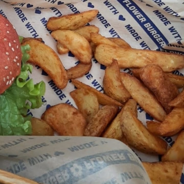 review photo of Flower Burger Patate savory shared by @niklabelloli1 on 25 Jul 2022 - review