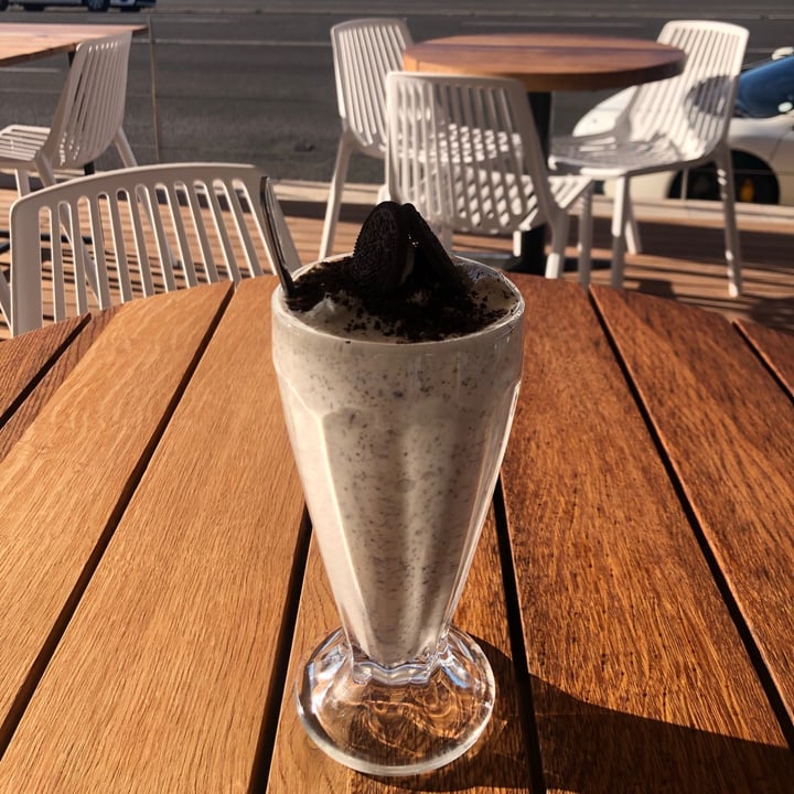 review photo of Royale Eatery Oreo Milkshake shared by @britinsa on 24 Nov 2020 - review