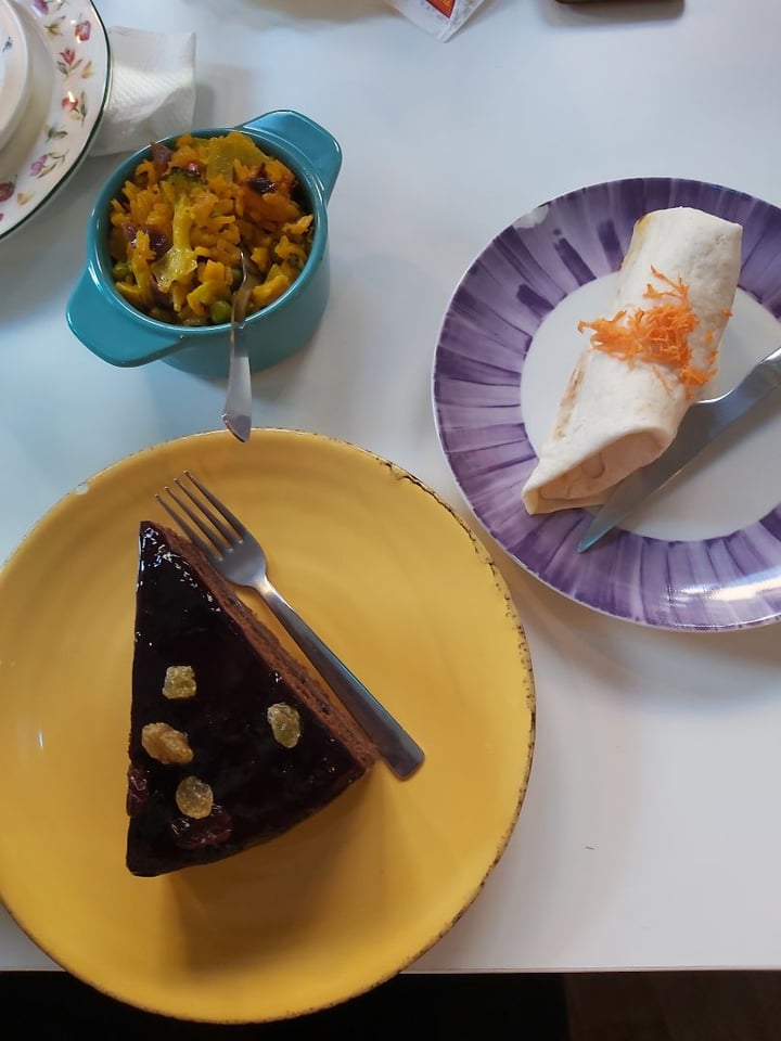 review photo of Salamanca Magenta Cafe & Bar Tarta Vegana De Chocolate Y Ar谩ndanos shared by @coeurroux on 06 Nov 2019 - review
