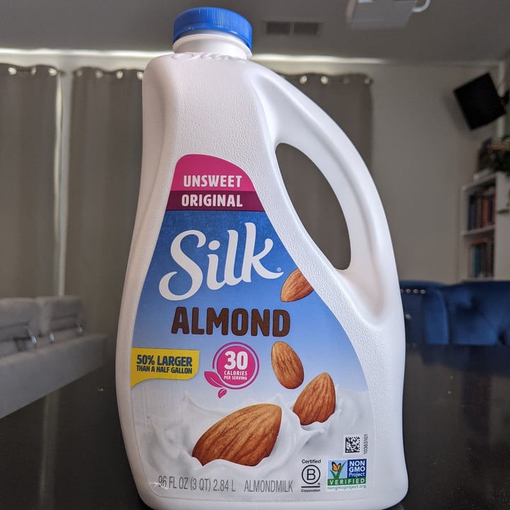 photo of Silk Unsweetened Almond Milk shared by @andirabas on  02 Mar 2022 - review
