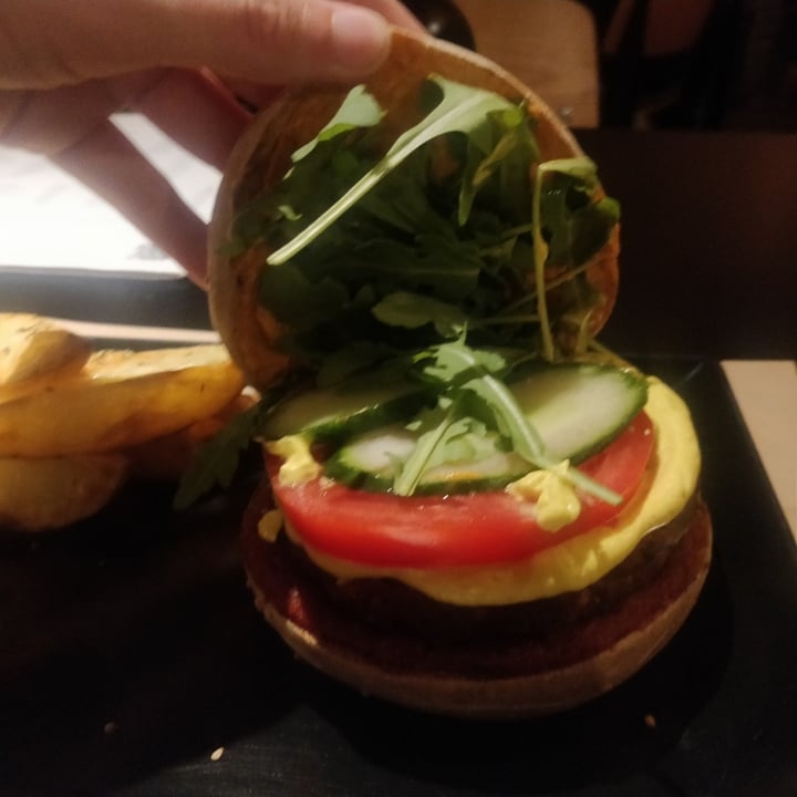 photo of Veganaki Vegan burger shared by @ecofriendlyvegangeek on  24 Aug 2022 - review