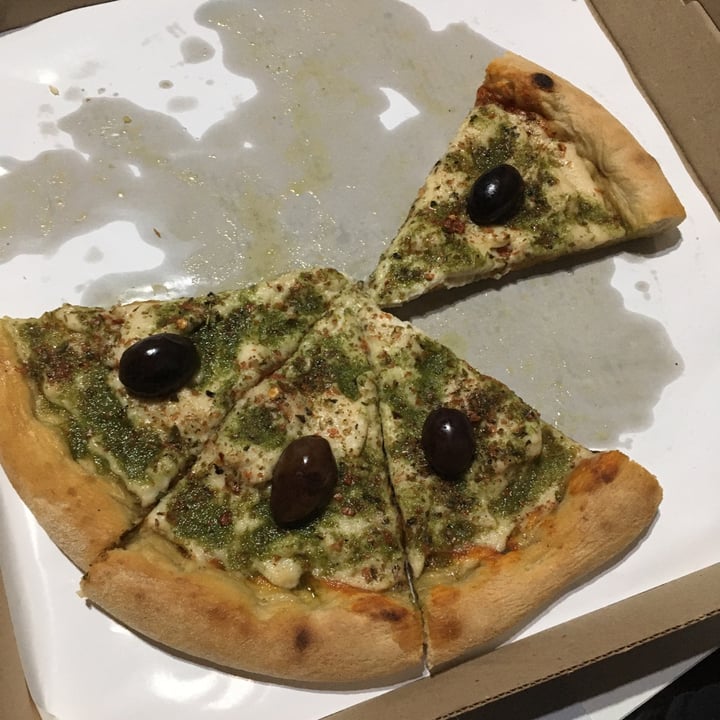 photo of Mi FAMiLiA Pizza De Muzza Con Pesto shared by @lix on  05 Aug 2022 - review