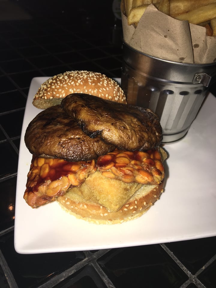 photo of Skyve Wine Bistro Daizu Portobello Burger (Vegetarian) shared by @kimkngo on  15 Nov 2017 - review