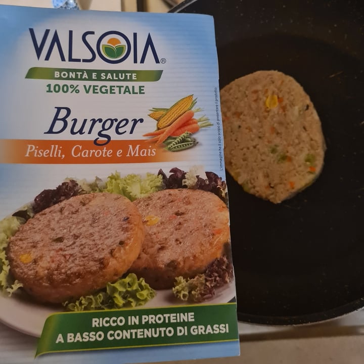 photo of Valsoia Burger Piselli, carote e mais shared by @ritaaresu on  24 Sep 2021 - review