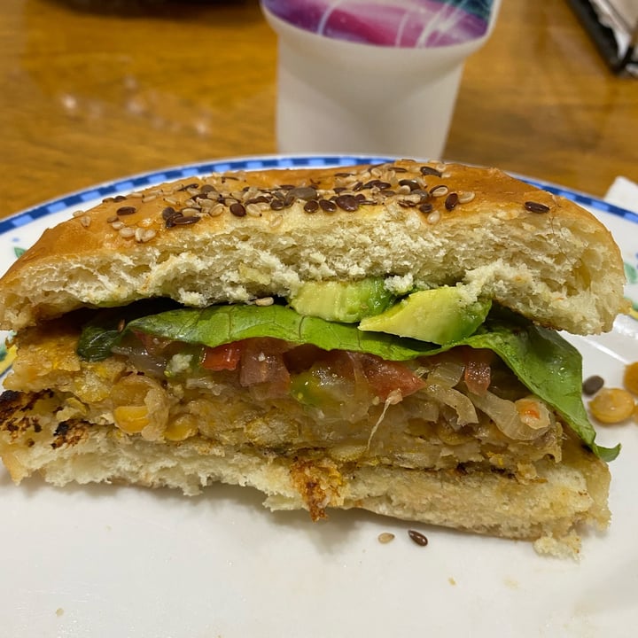 review photo of Samaa Beer & Burger Hamburguesa vegana shared by @denisezeta on 10 Dec 2021 - review