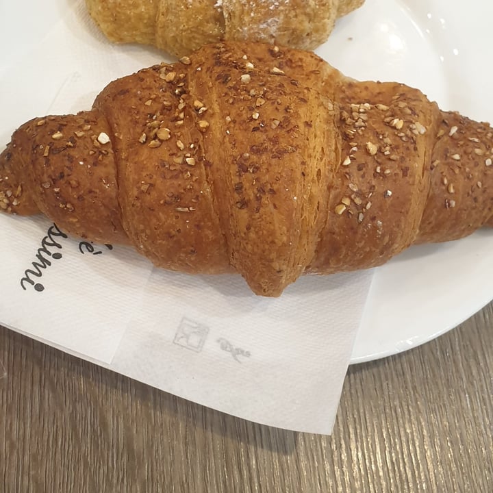 review photo of Carissimi Caffè Cornetto vegano alle more shared by @elettraghilardi on 01 Apr 2022 - review