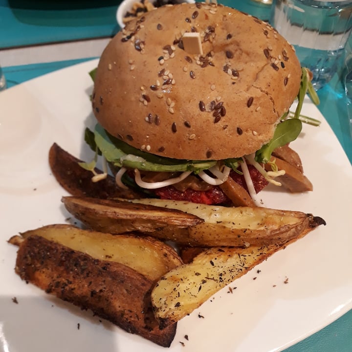 photo of Páprika, Comé Sano Hamburguesa Paprika shared by @veganitha on  16 Oct 2021 - review