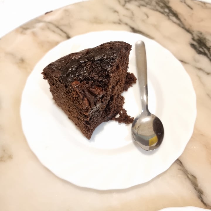 review photo of Casa Tierra - Café con Gatos Bizcocho de chocolate con frutos secos shared by @miramiravegan on 07 Dec 2022 - review