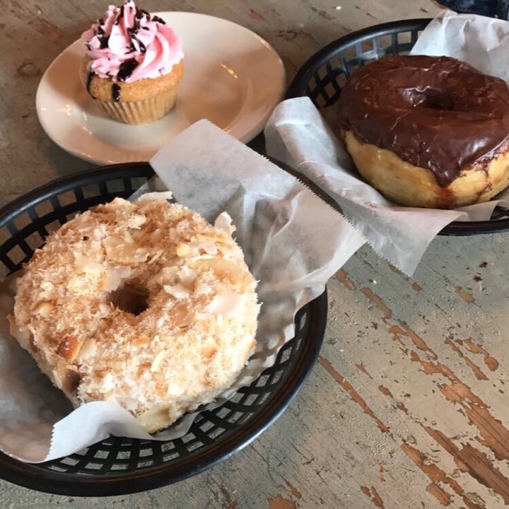 photo of Sweet Theory Baking Co. Donuts shared by @hkircher on  21 Jan 2020 - review
