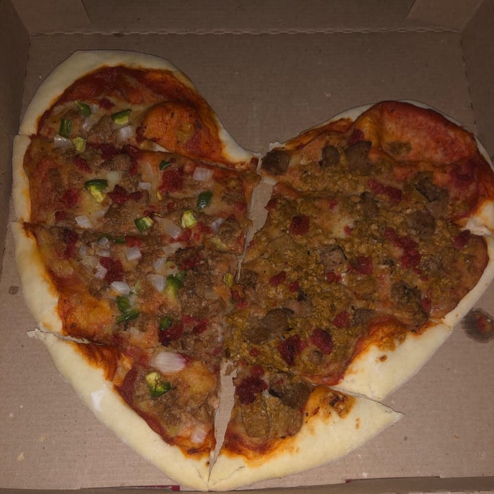 photo of Calavegans Pizza Mexicana-Tres Carnes Veg shared by @kenialeond on  28 Feb 2021 - review