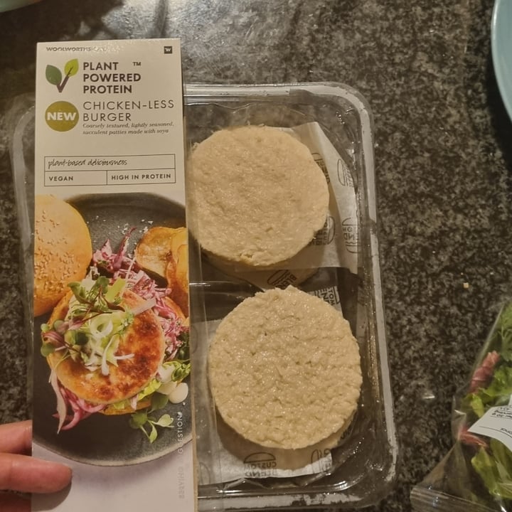 photo of Woolworths Food Plant powered chicken-less burger shared by @sunshineyum on  11 Oct 2022 - review