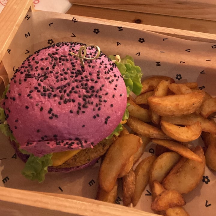 photo of Flower Burger Cherry Bomb shared by @hakuhandmade on  17 Nov 2022 - review