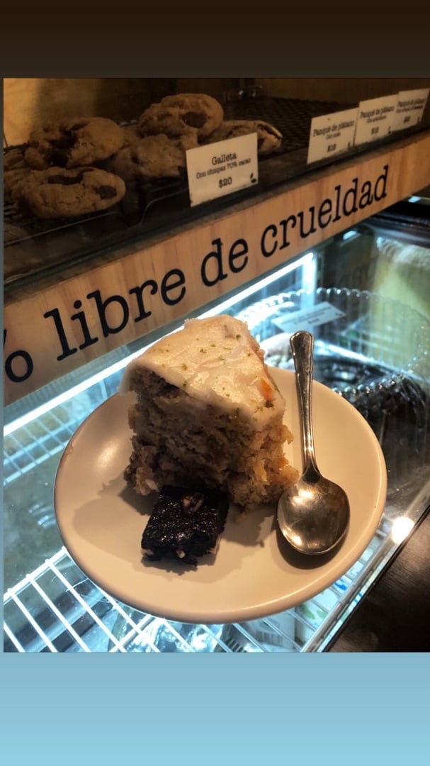 photo of Café Vegetal Pastel de zanahoria shared by @stephannievegan on  19 Dec 2019 - review