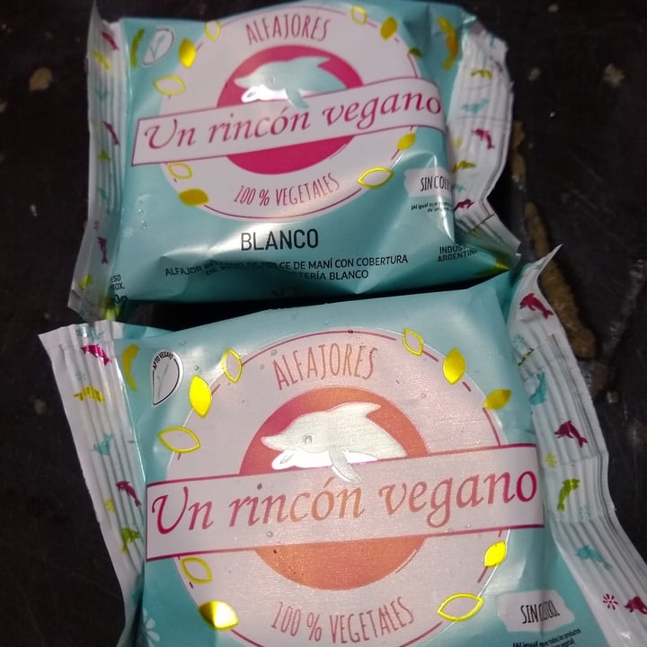 photo of Un Rincón Vegano Alfajor Chocolate Blanco shared by @celesevans on  05 Jun 2020 - review