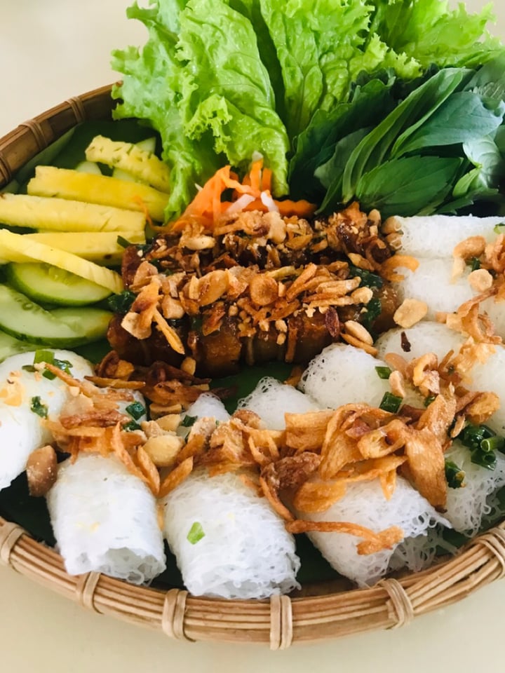 photo of Metta Vegetarian Grilled vegetables with sauce, fine rice vermicelli shared by @fi-iv on  05 Jun 2019 - review