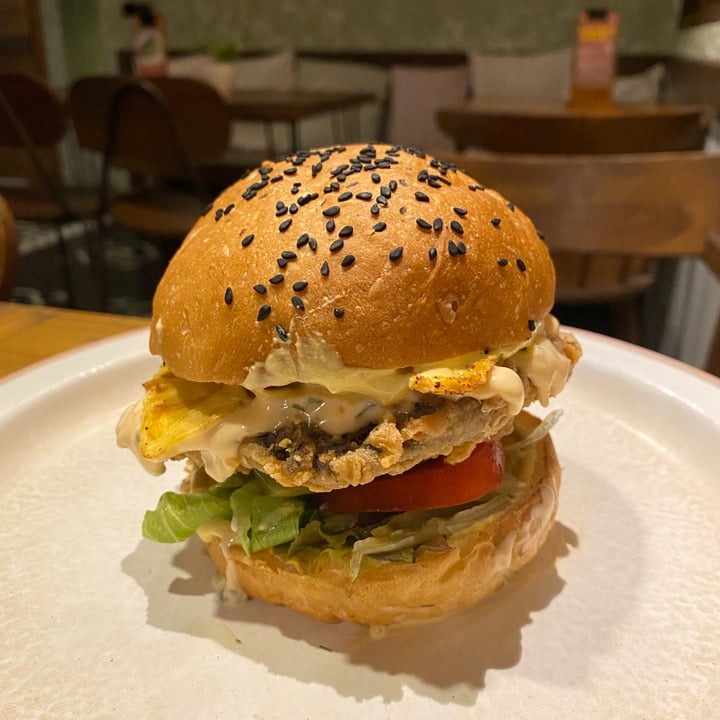 review photo of Manggis in Canggu Buttermylk Chicken Burger shared by @isigooing on 23 Oct 2022 - review