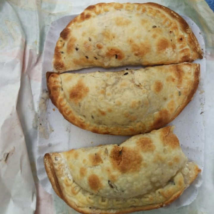 review photo of Empanadas de 10 Empanadas de jamón y queso shared by @jluna on 23 Mar 2021 - review
