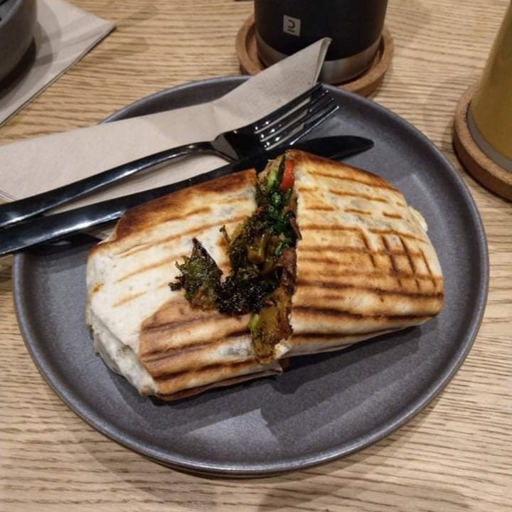 review photo of Hobo vegan burrito shared by @spookypia on 20 Apr 2022 - review