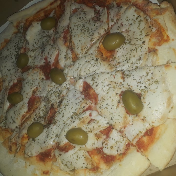 photo of Empanadas de 10 Pizza Muzzarella Con Queso De Almendras shared by @mausivegana on  26 Aug 2020 - review