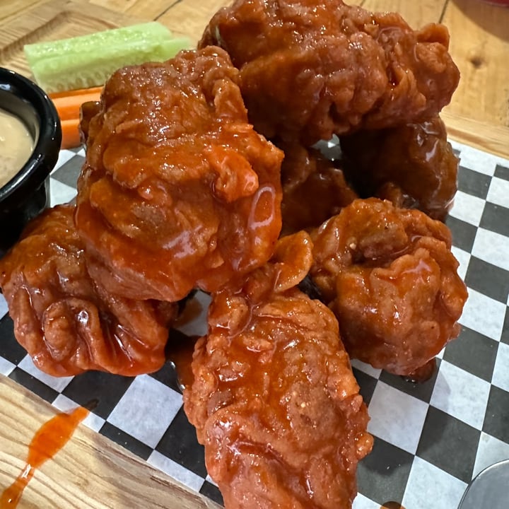 photo of Blooming ONION Boneless shared by @berryveganplanet on  08 Oct 2022 - review