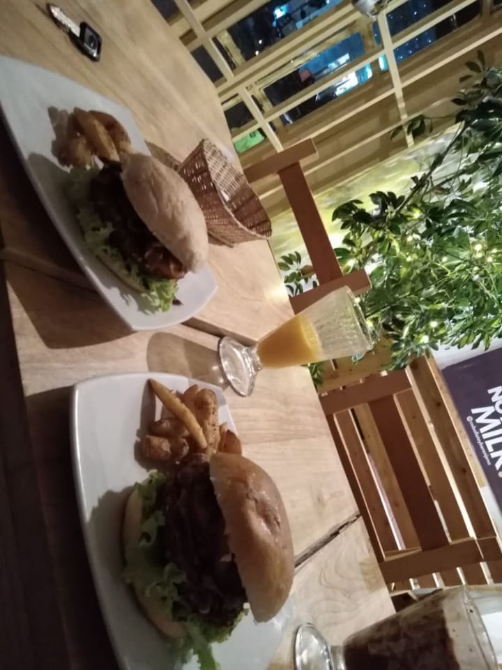 photo of Caballete & Berenjena Vegan Food Hamburguesa Vegana shared by @paulaca on  17 Aug 2019 - review