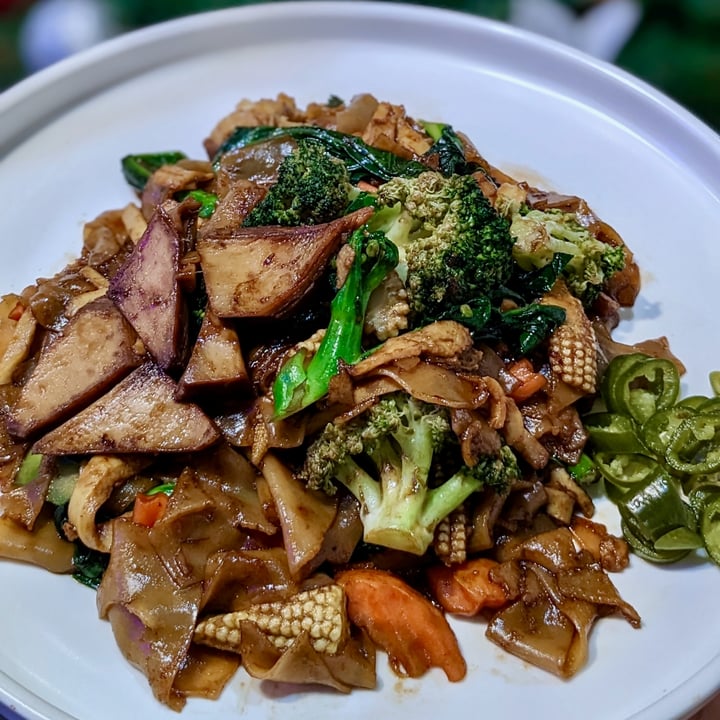 photo of Bangkok Jam Vegan Stir-Fried Kway Teow with OnlyEg and Black Soy Sauce shared by @xinru-t on  20 Dec 2022 - review