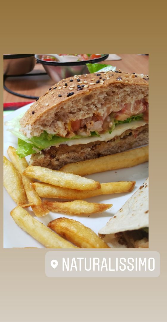 review photo of Naturalíssimo Hamburguesa Con Papas shared by @janettecarrillo on 30 Dec 2019 - review