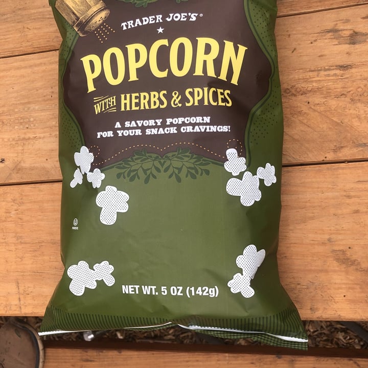 review photo of Trader Joe's Popcorn with herbs and spices shared by @veg4lyfe on 15 May 2021 - review