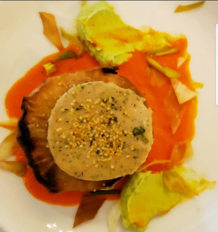 review photo of Restaurant Le Parlementaire Celery Root Stake With Cashew Cheese and Avocado Puree shared by @veganthropist on 11 May 2019 - review