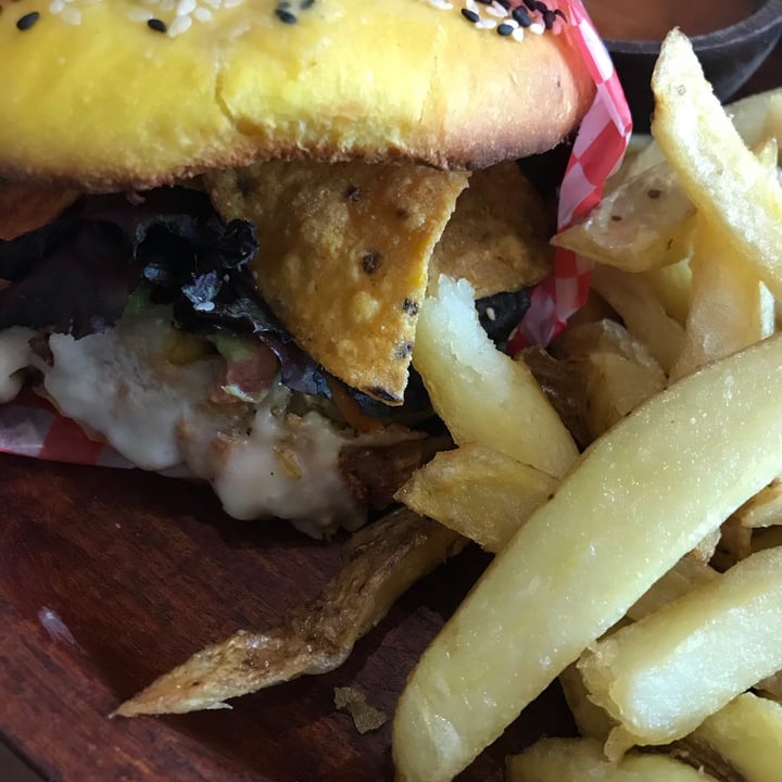 photo of Wara espacio saludable Hamburguesa Fridda Khalo shared by @xiara on  09 Feb 2021 - review