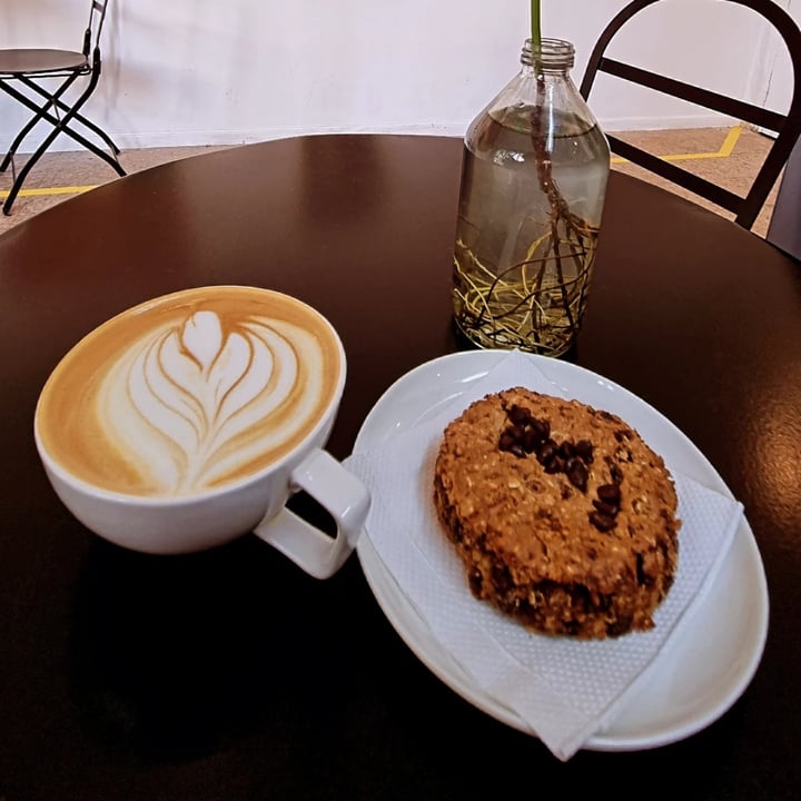review photo of PIVÓT Flat White Con Leche De Almendras shared by @julipe92 on 23 Sep 2022 - review