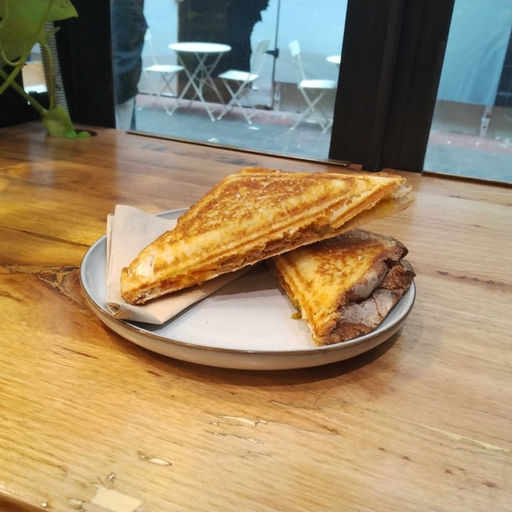 photo of UNION KIOSK Beyond Meat & Cheese Toastie shared by @veganadam on  18 Jul 2022 - review