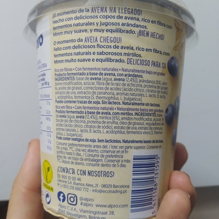 review photo of Alpro Absolutely Oat Blueberry shared by @livelikevegansss on 08 Oct 2020 - review