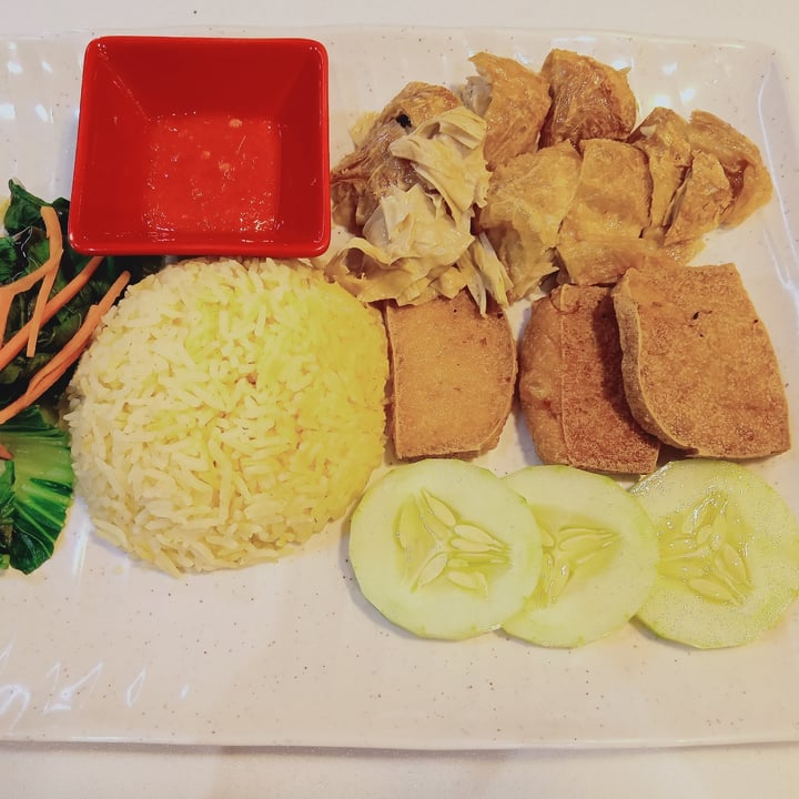 photo of Red Apple Veggie Café chicken rice shared by @veganspicegirl on  01 May 2022 - review