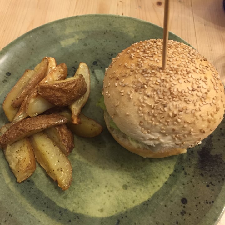 photo of ...IDEM CON PATATE Burger shared by @thefamilyman on  28 Oct 2021 - review