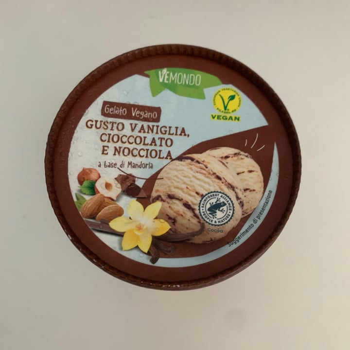 photo of Vemondo  Gelato Alla Vaniglia Cioccolato e Nocciola shared by @monazenze on  20 Jul 2022 - review