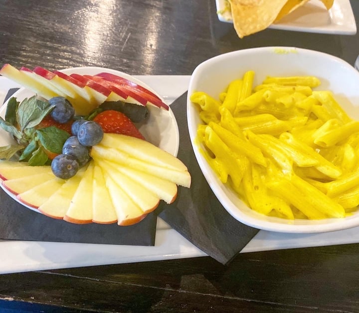 photo of Cascadia Public House (Half) Curry Mac & side of fruit shared by @strahberry on  19 Dec 2019 - review
