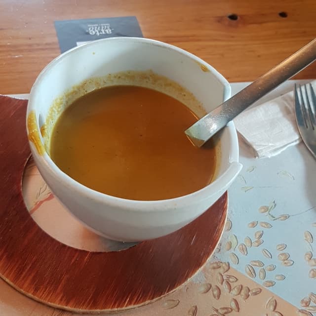 菜肴“Sopa de lentejas al curry”的照片
