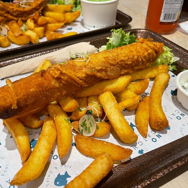 photo of No Catch Battered sausages & chips shared by @b3njxm1n on  30 Dec 2021 - review