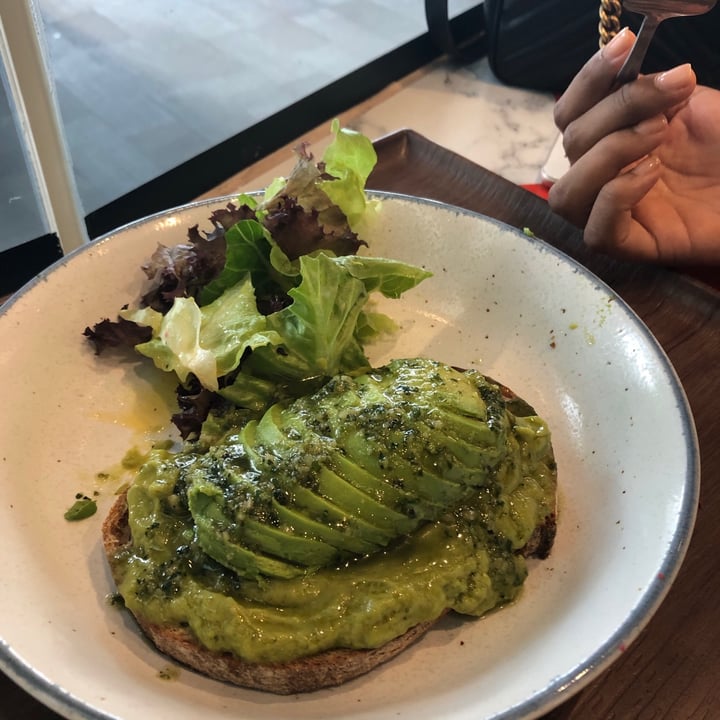 photo of Haakon Superfoods and Juice Avo and Guac Toast shared by @aishahalattas on  20 Sep 2020 - review