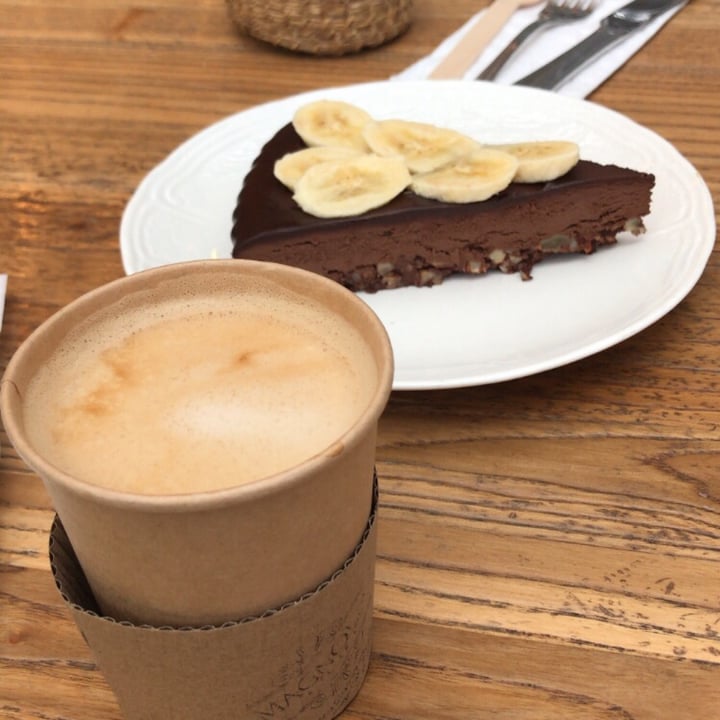 review photo of Magnolia Cafe Y Pasteleria Tarta Cacao - Plátano shared by @labebelyn on 03 Dec 2021 - review